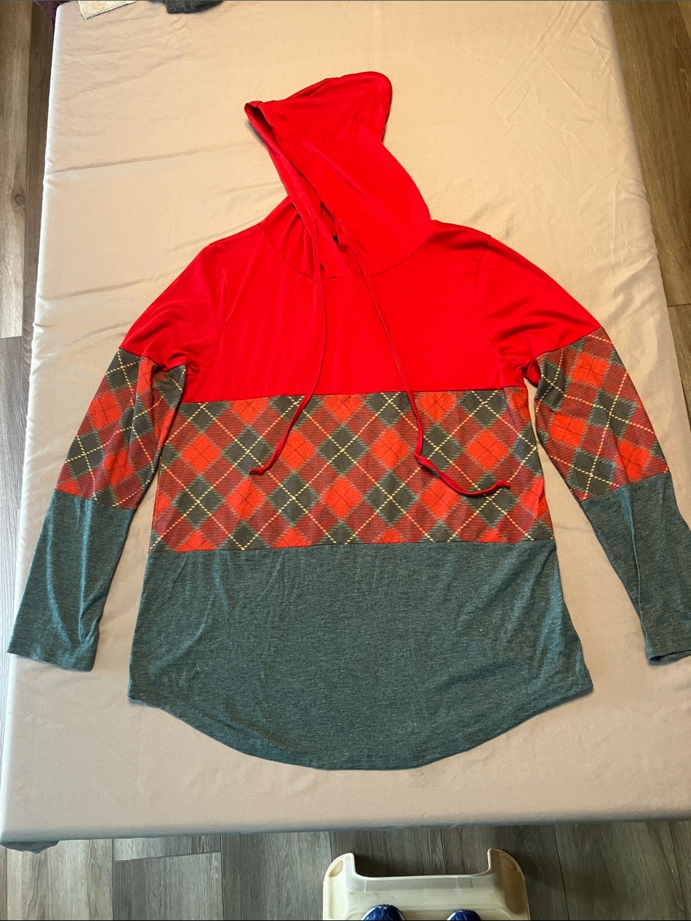 Women’s Red & Gray Hooded Argyle Knit Sweater